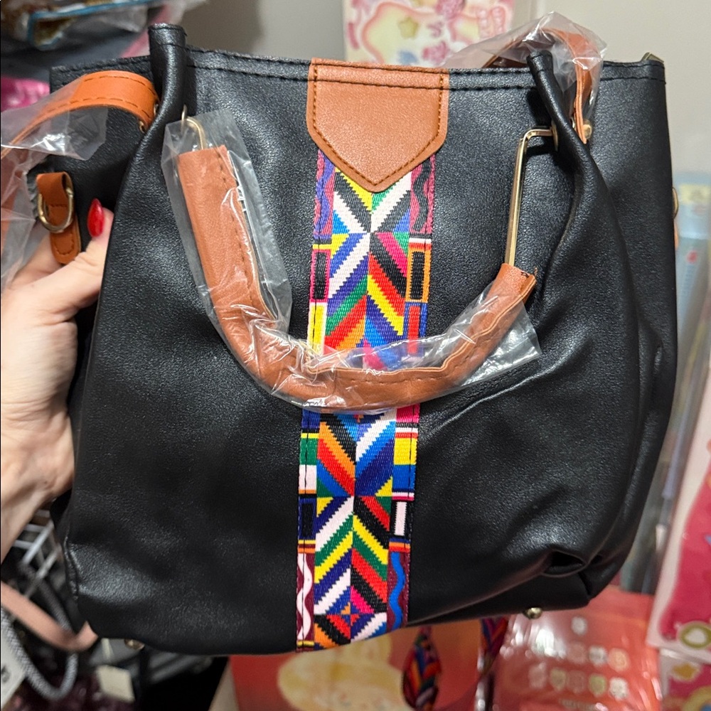 FASHION TOTE GIVEAWAY - Picture 4 of 5